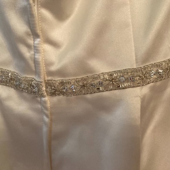 Davids Bridal Wedding Dress - Ivory - Picture 3 of 16